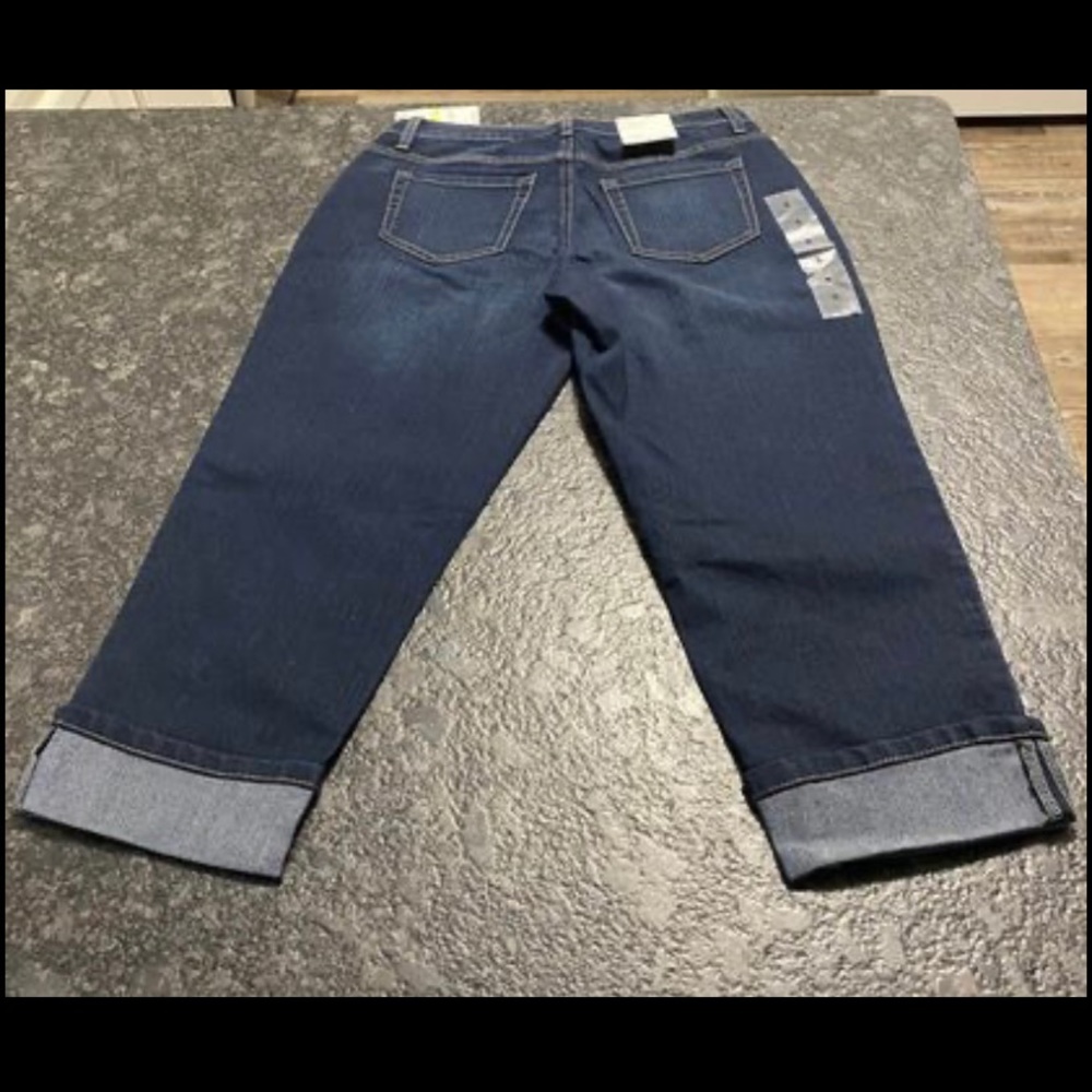 Style & Co‎ NWT Curvy Cuffed Capri ~4 Petite~ Dark Blue Wash Denim~ - Picture 7 of 16